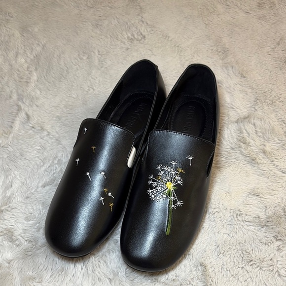 Kiki Price Chic Black Loafers with Dandelion Embroidery - Picture 7 of 7